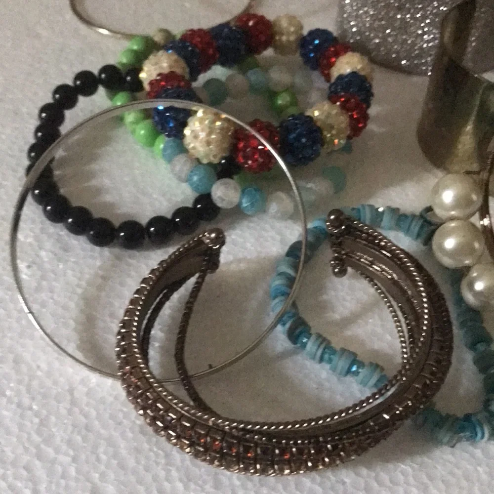Mixed Women’s Bracelet Set with Pearls and Beaded Accents